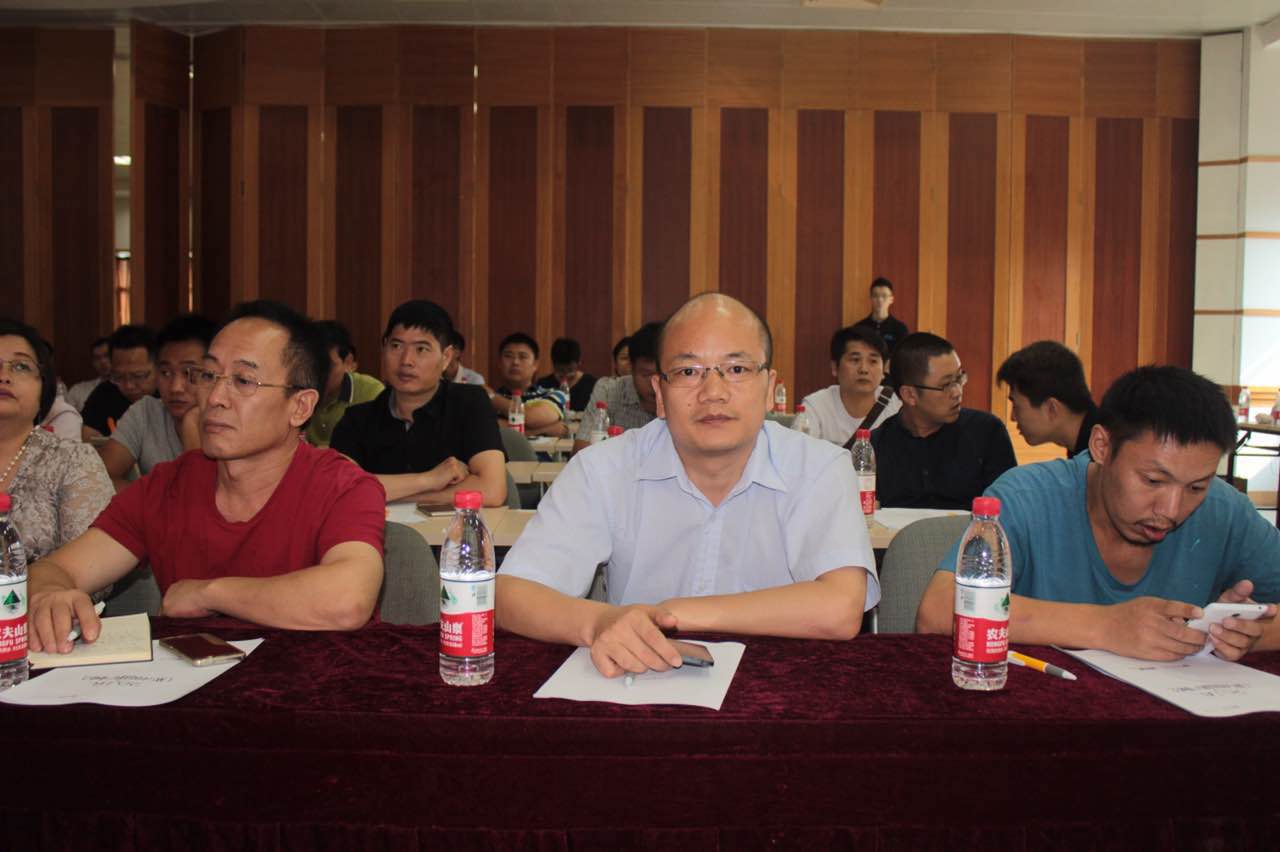 阿里大師參加2016廣東省建筑涂料與藝術涂料發(fā)展沙龍