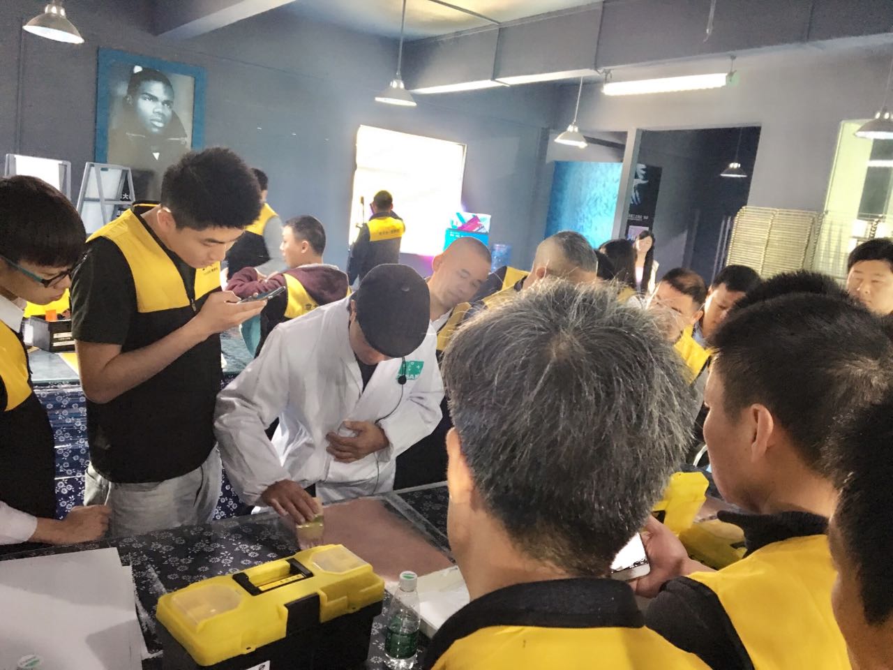 GIOVANNI喬瓦尼藝術(shù)涂料**工程師指導學員實操現(xiàn)場