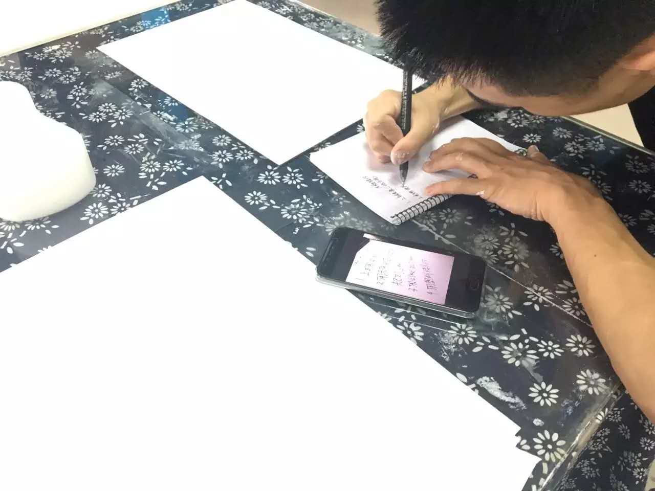 GIOVANNI喬瓦尼藝術涂料培訓中學員認真做筆記